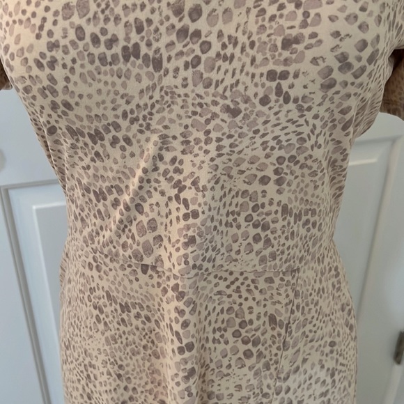 WAYF Jersey Leopard MIDI Dress - Picture 3 of 8